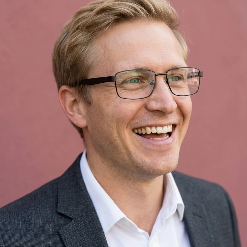 Tom Harris 885 - Lifestyle